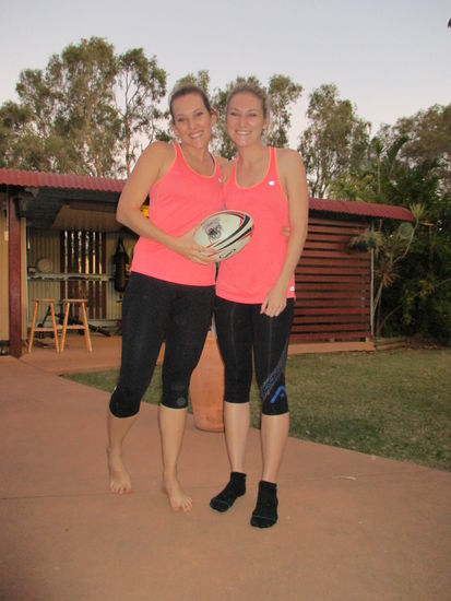 Sheldon &amp; Maddison in ihrem Touch Football Outfit 