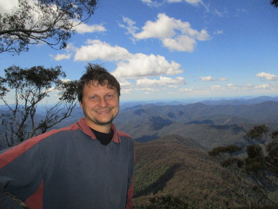 ... mit glücklichen Reisenden...