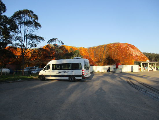 Unser Schlafplatz hinter dem The Rock Roadhouse...