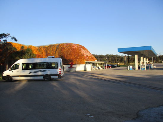 ... direkt an der Tankstelle 
