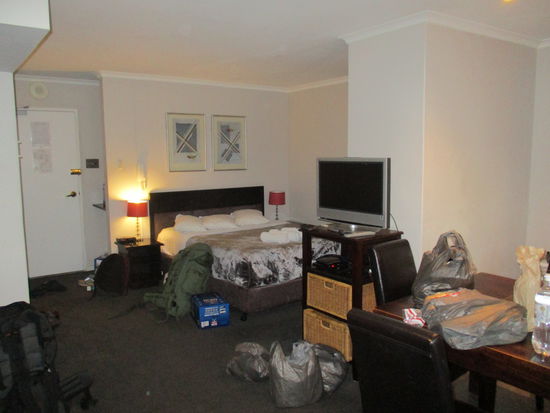 Unser Appartement in Sydney im Hyde Park Plaza, man beachte die vielen Sackerln, die wir alle aus dem Camper ins Appartement geschleppt haben... 