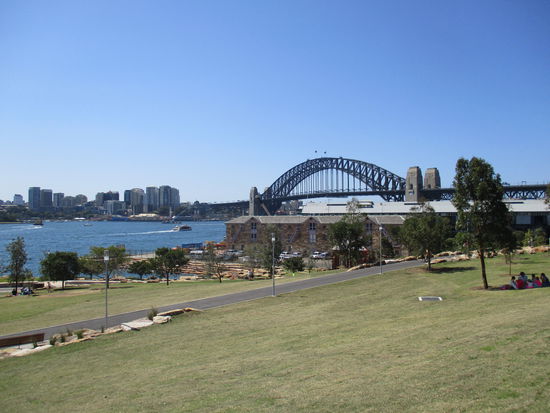 Blick auf die Harbour Bridge vom Barangaroo Reserve...
