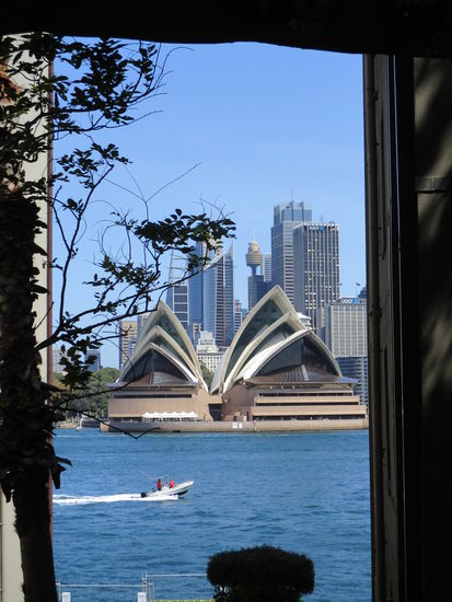 Es gibt schlechtere Ausblicke...  Blick auf die Oper von North Sydney aus gesehen
