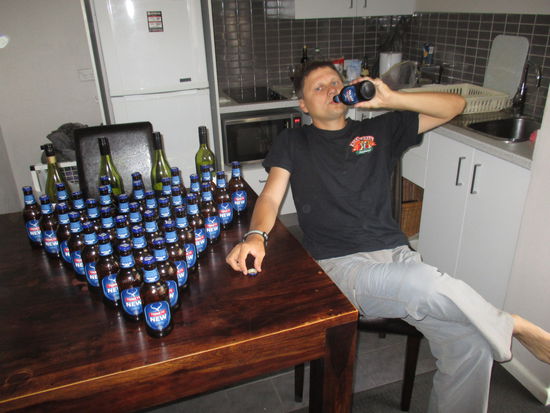 ... und auch das allerletzte Tooheys New wollte noch ausgetrunken werden...  Ein passendes letztes Foto unserer Reise 