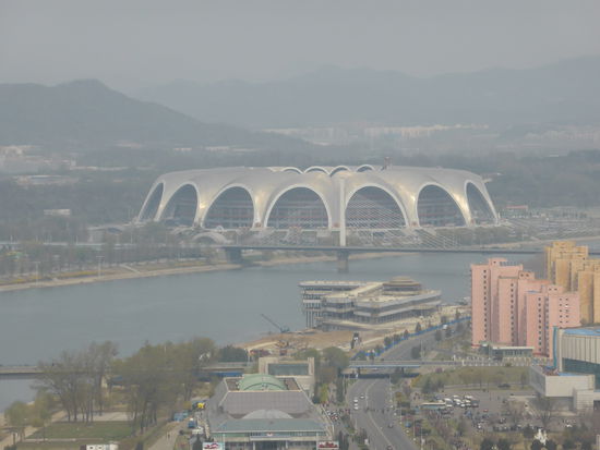 Das "1. Mai Stadion", vom Fassungsvermögen her das größte der Welt
