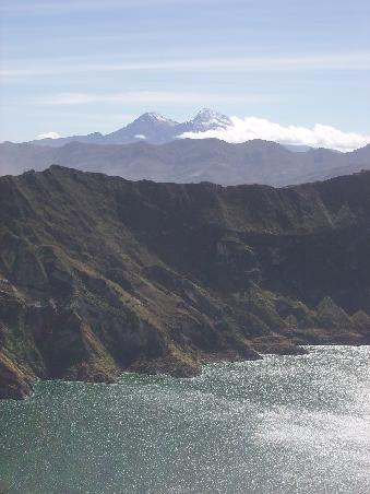 Im Hintergrund links sieht man den Ilinizas Norte(5127m)