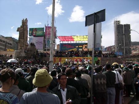Nach dem erfolgereichen Protest gab es ein Strassenfest in La Paz mit der schlechtesten Musik, die ich jemals gehoert habe...