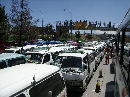 In La Paz sind Minibusse sehr beliebt