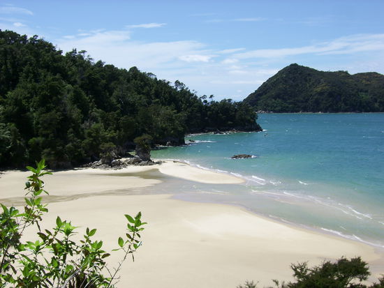 Vorbei an schoenen Buchten