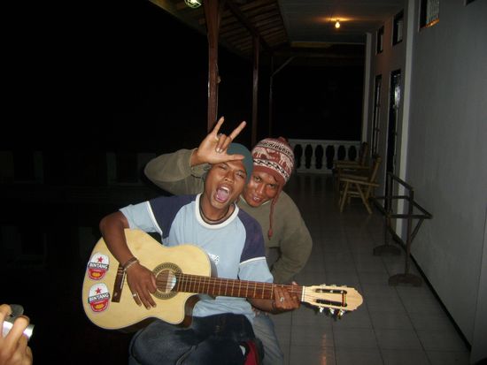 Arrak und Gitarre machen gluecklich!