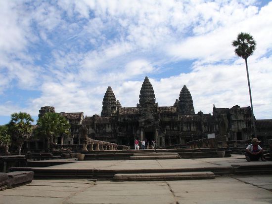 Angkor Wat: Das groesste religioese Gebaeude der Welt!