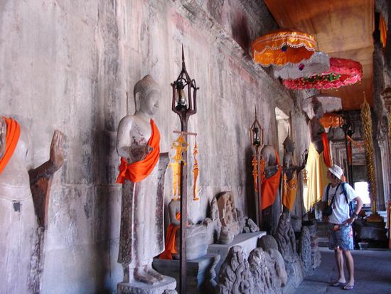 Buddistische Statuen in Angkor Wat