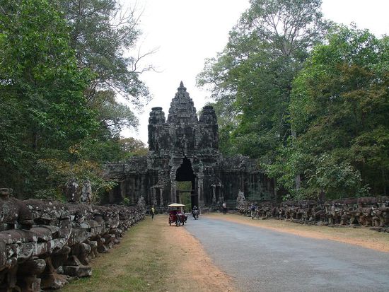 Die Strasse zwischen den Tempeln