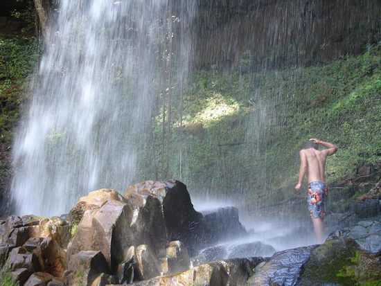 Max nimmt auch eine Dusche