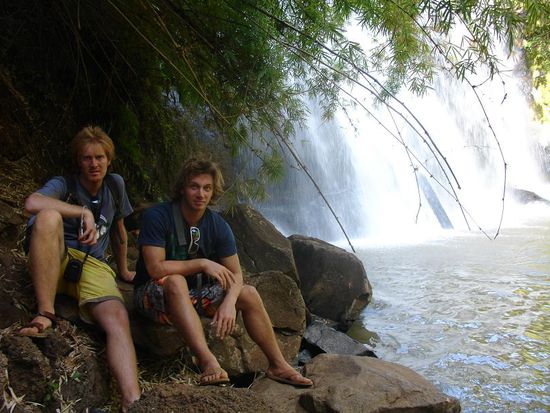 Max und Jordi am 2. Wasserfall (Ka Chong)