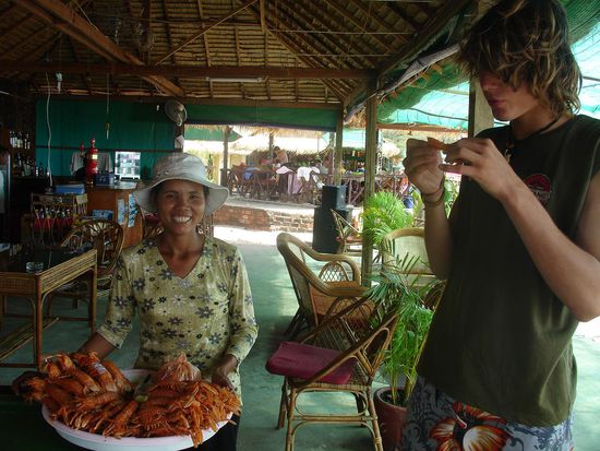 Frisch gegrillte Lobster beim Billiard spielen