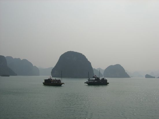 Die unglaubliche Landschaft der Halong Bay