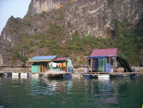 Schwimmende Doerfer - es gab sogar eine Schule