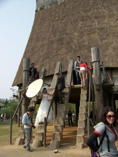 Waum auch immer, waren im Museum mehr als 10 Brautpaare anzuteffen, die allesamt zum Fotoshooting gekommen waren