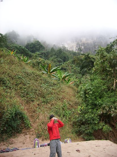 Nebel haengt in den Bergen