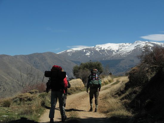...eine Schotterpiste. Aus der Schotterpiste...