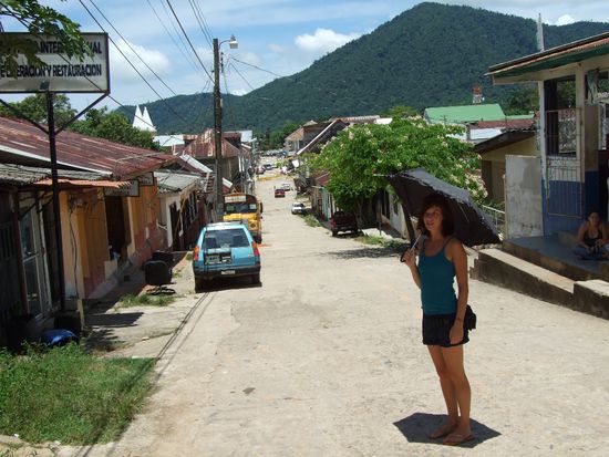 Trojillo bei besserem Wetter -der Regenschwirm ist dieses Mal gegen die brennende Sonne