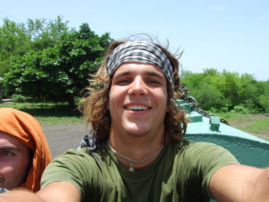 Auf dem Laster trampen wir zurueck