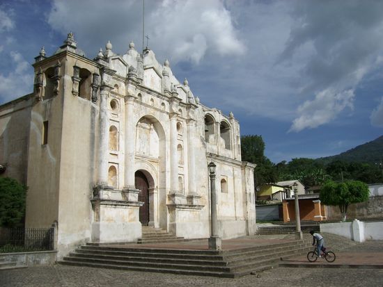 Wie in jedem kleinen Dorf, gibt es auch in San Juan eine Kirche aus der Kolonialzeit