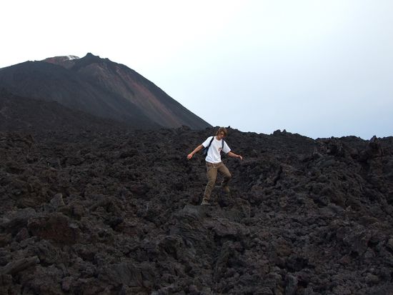 Laufen auf dem scharfkantigen Lavageroell ist nicht gerade gechillt