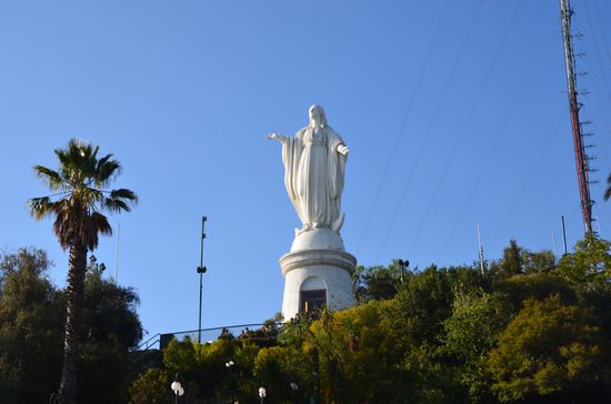 Fahrt mit der Funicular zum Cerro de Cristobal, dem Hügel mit einer gewaltigen Madonnenstatue. Von hier hat man einen wunderbaren Ausblick auf die ganze Stadt und die Anden.