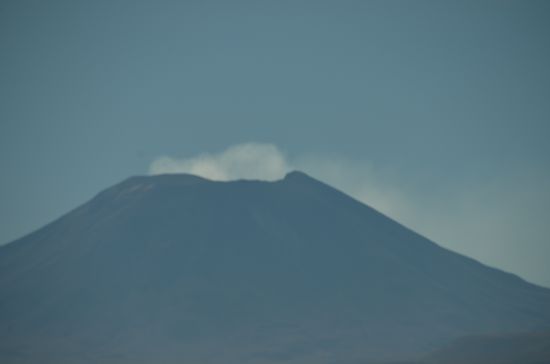 Rauchende Vulkane zeugen davon, dass die Erde hier noch lange nicht zur Ruhe gekommen ist.