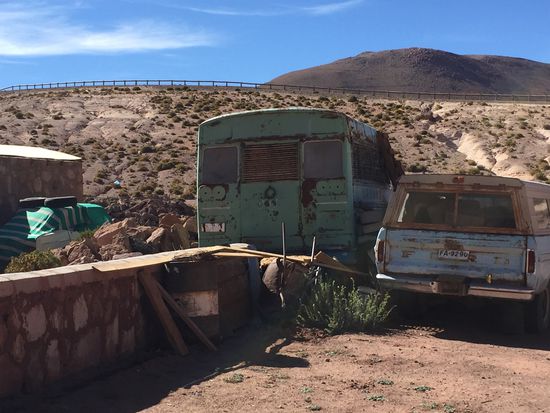 Autowracks, die wie Attrappen aussehen