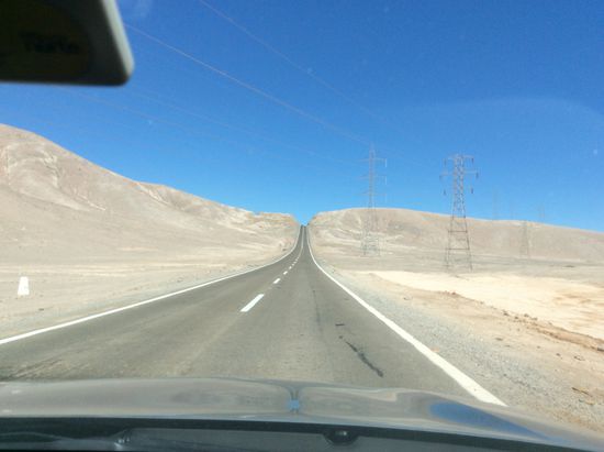 Nur Wüste und Sand zwischen  Calama und Tocopilla