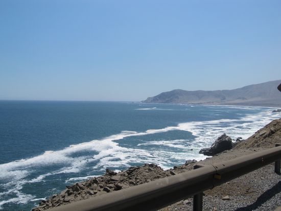 Und immer wieder neue, wunderschöne Ausblicke auf langgezogene Buchten