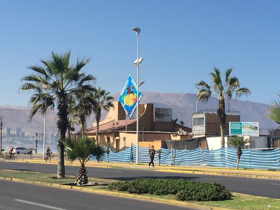 Der kleine Beachclub gegenüber - ideal für unser Abendessen und dem Sundowner.