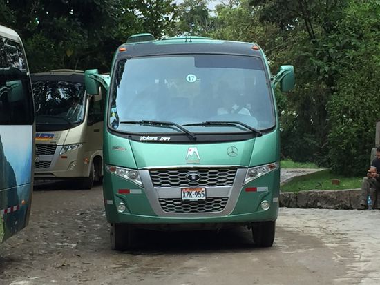 Mit dem  Bus die letzten Höhenkilometer - wir schrauben uns nach oben