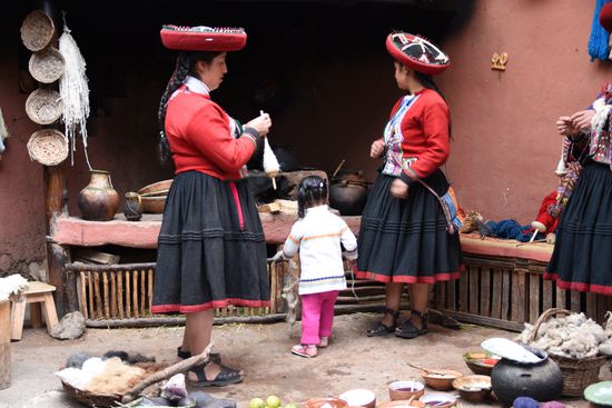 Hier arbeitet die ganze weibliche Bevölkerung des Ortes