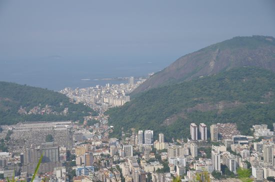 Blick über den großen Friedhof zum Meer