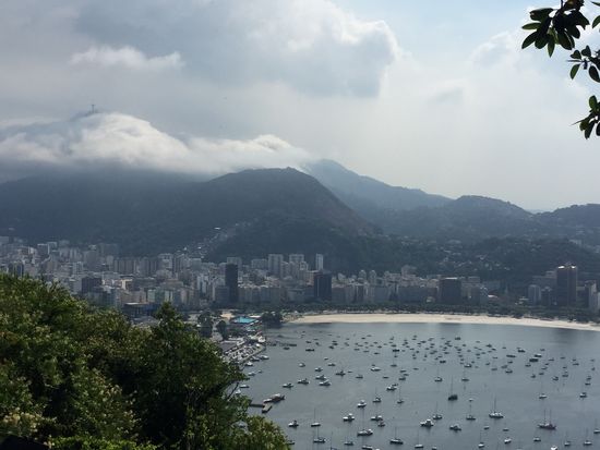Wir sehen den wolkenverhüllten Corcovado
