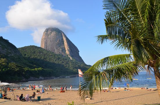 Hübscher Strand am Fusse des Zuckerhuts