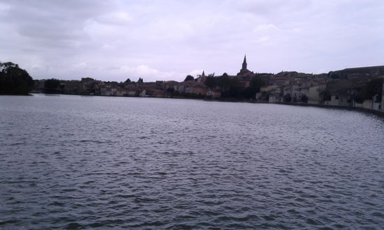 Castelnaudary Sperrbecken. Da gibts irgendwie 5 Stufen hintereinander)