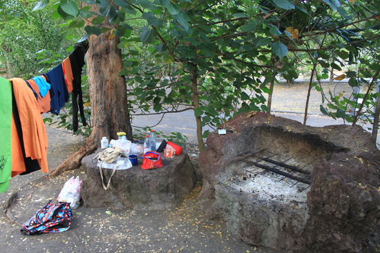 Waschkücke, Sitzplatz, Esszimmer und Küche. 
Wir hatten es für Backpacking gut getroffen!