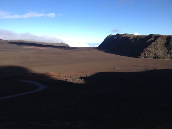 Star Wars Feeling.
An Zelten war nicht mehr zu denken!
Der Boden war steinhart, also kein Zelt aufzubauen. Daher machten wir us auf den Weg zur Gite!