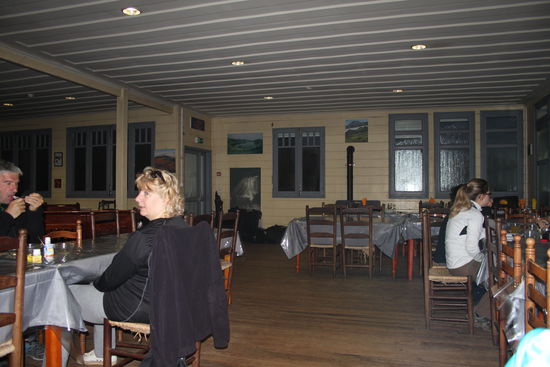 Frohen Mutes nahmen wir das Frühstück im Essensaal ein