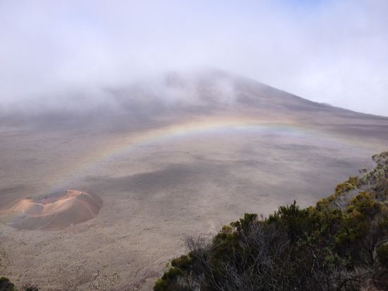 Ein Regenbogen verabschiedete uns vom Krater!