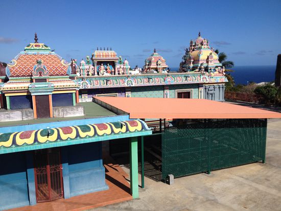 Zufällig fanden wir diesen Hindutempel direkt neben der Straße!