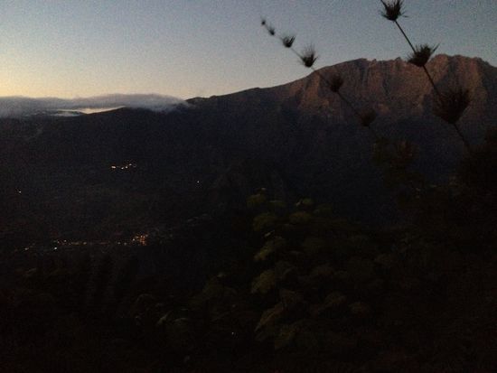 Es begann kurz nach sechs zu dämmern