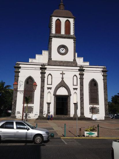Katholische Kirche in St. Louis ohne viel Schnörkel, aber frei zugänglich. Dieses ist auf der Insel nicht selbstverständlich ist.