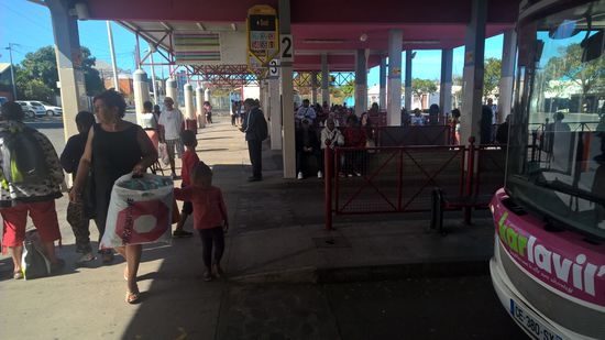 Der Busbahnhof war größer als wir erwartet haben und es herrschte reges Treben