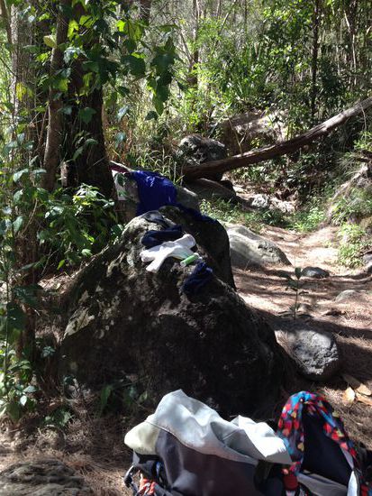 Die Kleidung musste getrocknet werden. Wegen der hohen Luftfeuchtigkeit ist das fast nur in der Sonne möglich